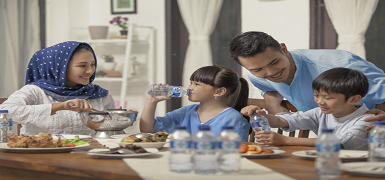4 Tips supaya Anak Semangat Ibadah Ramadan di Rumah