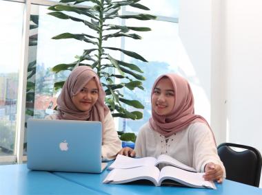Bagaimana Membangun Networking Kuat & Peluang Wirausaha Sejak Kuliah? Pilih Kampus dengan Program Ini!