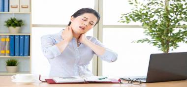 5 Cara Mencegah Leher Kaku Ketika Bekerja dari Rumah