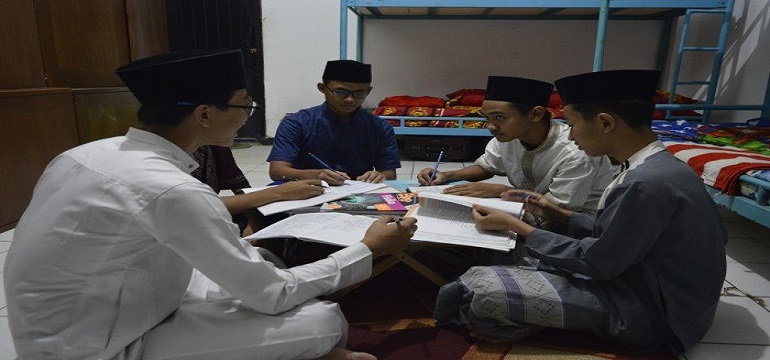 Integrasi Pendidikan Karakter dalam Kurikulum Pesantren Modern Al Masoem Bandung
