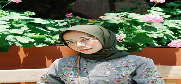Tips Gaya Kerudung Segiempat yang Kekinian ala Sonya
