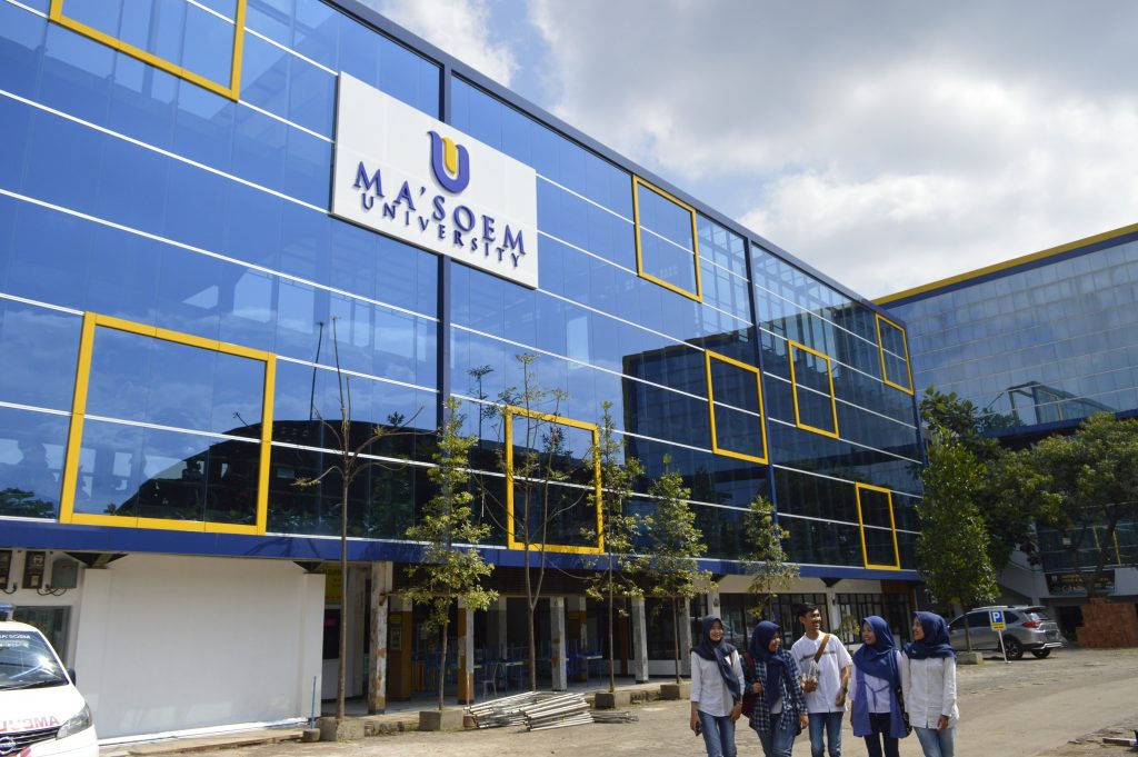 Lebih dari Sekedar Buku: Bagaimana Kampus Membentuk Karakter