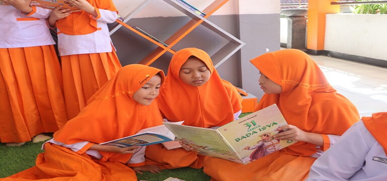 Menjaga Tradisi Keagamaan dalam Kehidupan Sekolah di SD Al Masoem: Sekolah Islam Bandung Timur