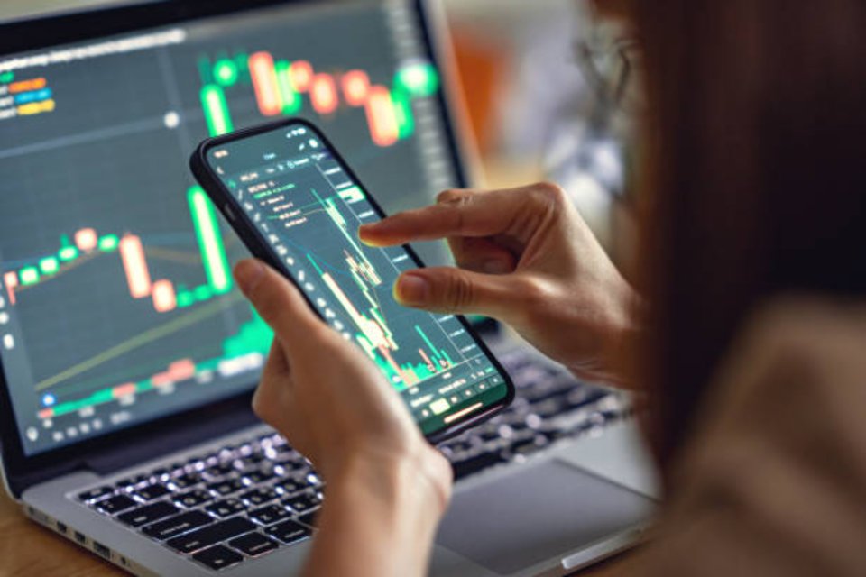 Meningkatkan Bisnis Anda Melalui Promosi di Sosmed Aplikasi Trading Saham Bersama Rajakomen.com