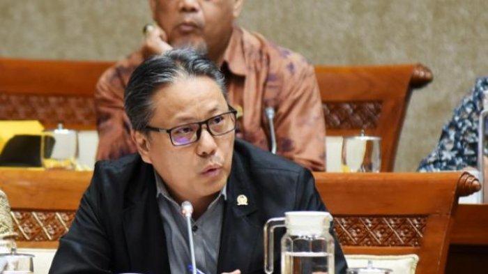 Mengenal Dolfie: Suara Tenang, Tapi Tegas dari Jateng IV di Parlemen