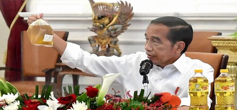 Jokowi Salurkan BLT Minyak Goreng, Pengamat: Bukti Pemerintah Kalah dari Mafia