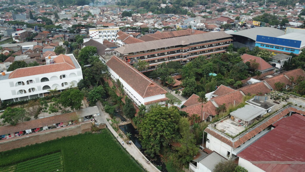 Kembangkan Bakat Anak Sejak SMA: Fasilitas Studio Podcast dan Lab Komputer Modern di Al Ma’soem